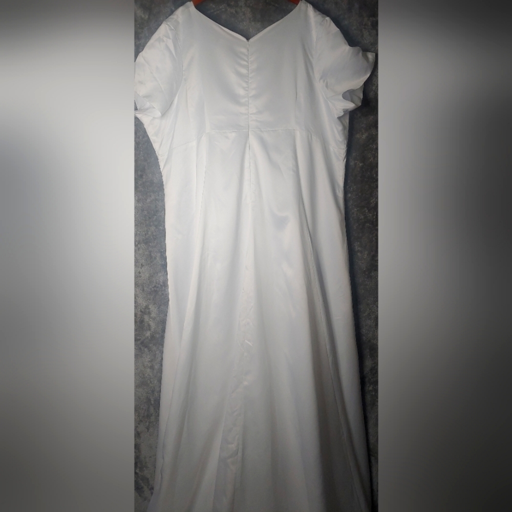 Calito White Wedding Dress - Picture 4 of 11